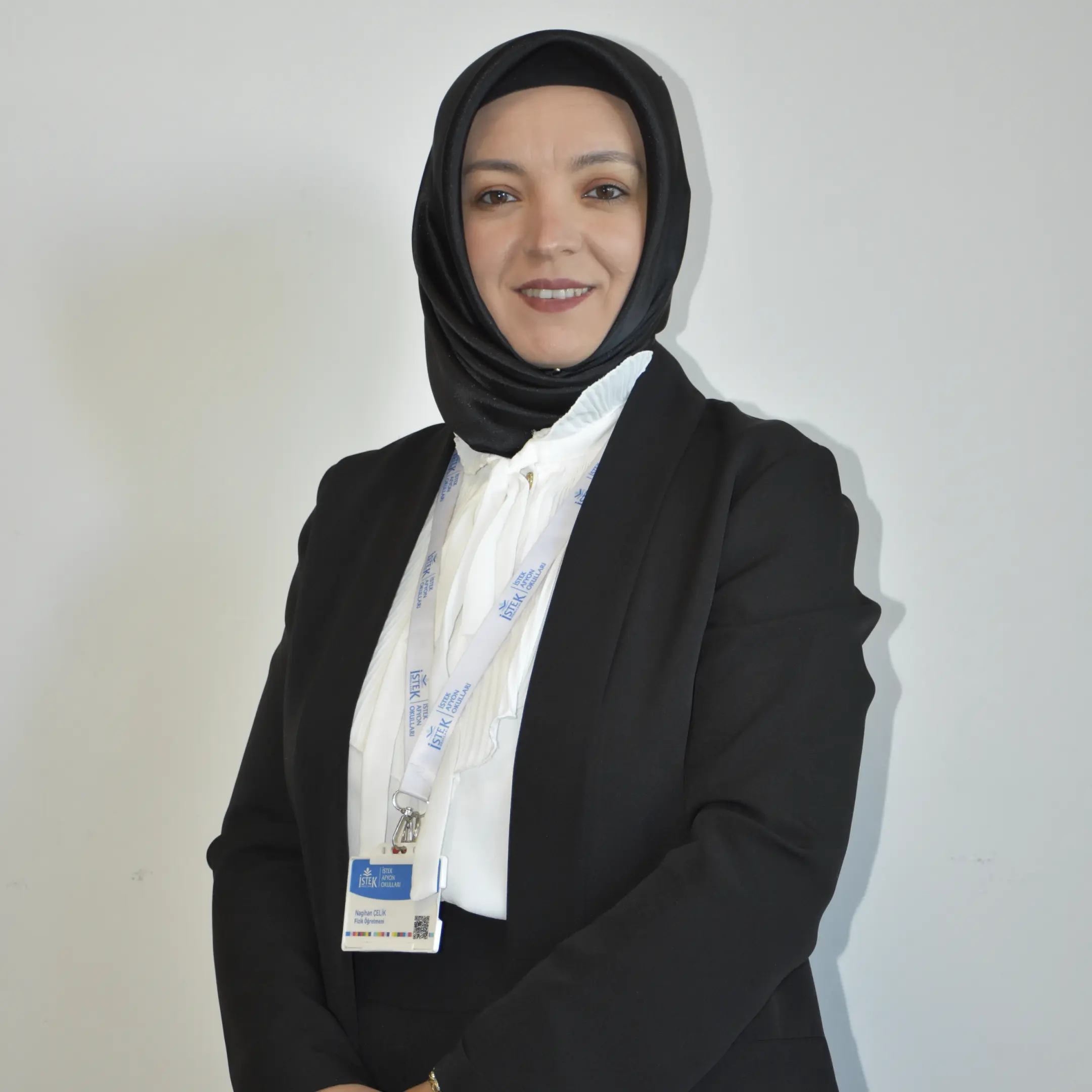 NAGİHAN ÇELİK